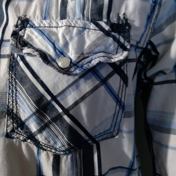 BKE Men's Long Sleeve Button-Up Blue and White Plaid Shirt (Size Medium) - Picture 3 of 10